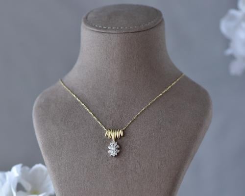 عقد ذهب عيار 18