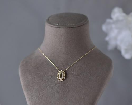 عقد ذهب عيار 18