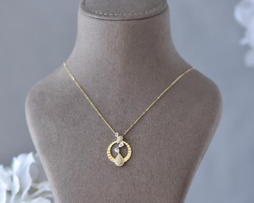 عقد ذهب عيار 18