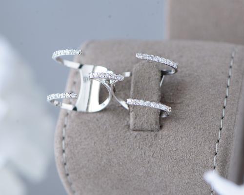 خاتم ملكي مزدوج الأصابع ذهب أبيض عيار 18