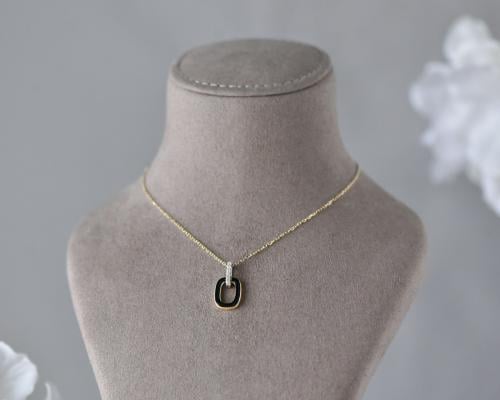 عقد ذهب عيار 18