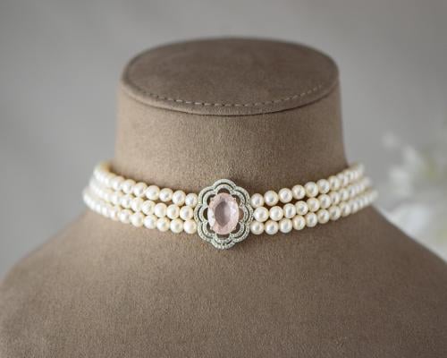 تشوكر لولو مع تعليقة ذهب أبيض عيار 18