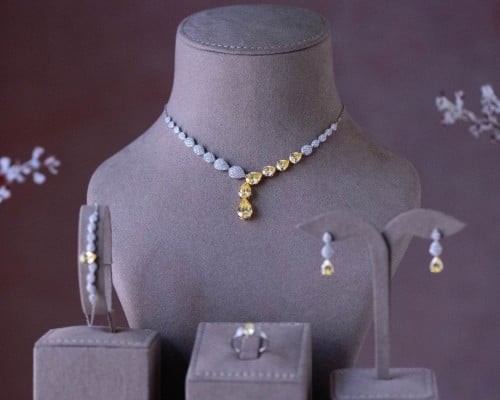 طقم ذهب أبيض عيار 18