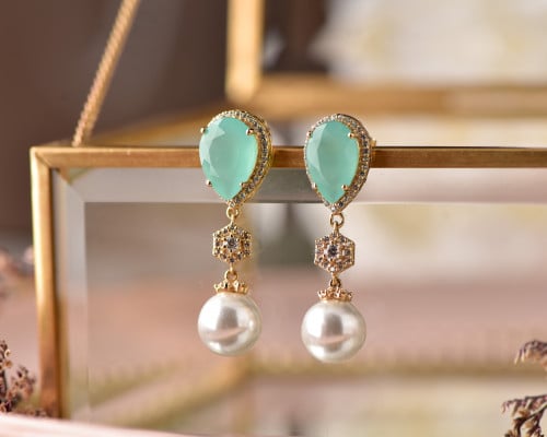 حلق ڤيكتوري فاخر من الذهب عيار 18