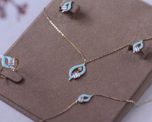 طقم كامل ناعم ذهب عيار 18