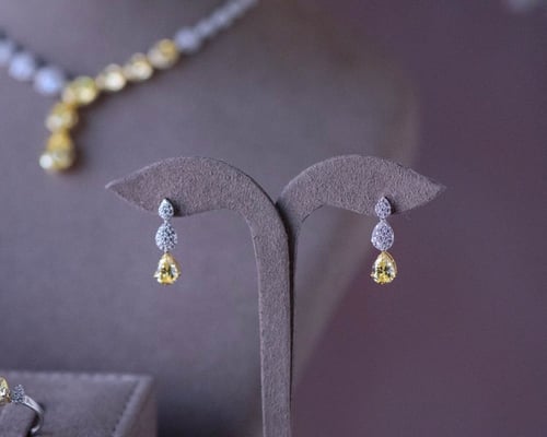 طقم ذهب أبيض عيار 18