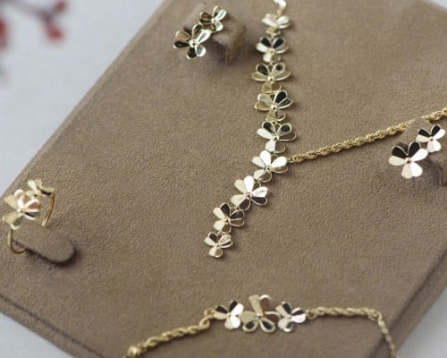 طقم كامل ناعم ذهب عيار 18