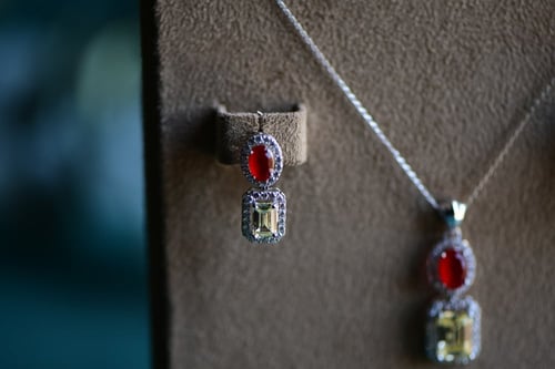 نصف طقم فانسي مع روبي صناعي