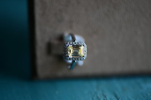 نصف طقم فانسي مع روبي صناعي