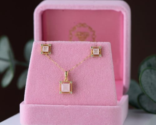 طقم أطفال ذهب عيار 18 (حلق وعقد)