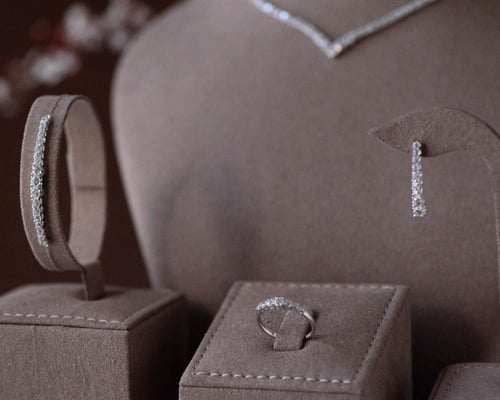 طقم تنس ذهب أبيض عيار 18