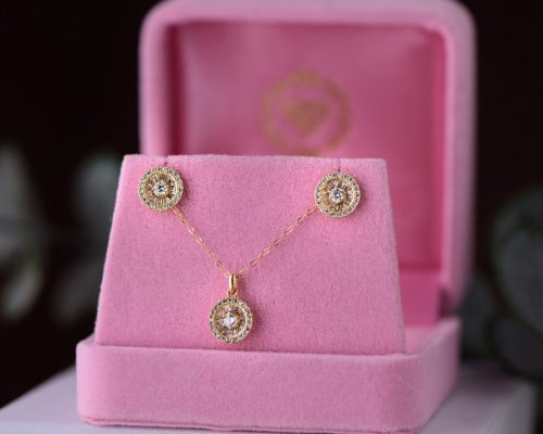 طقم أطفال ذهب عيار 18 (حلق وعقد)