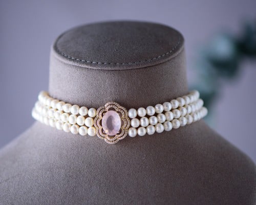 تشوكر لولو مع تعليقة ذهب عيار 18