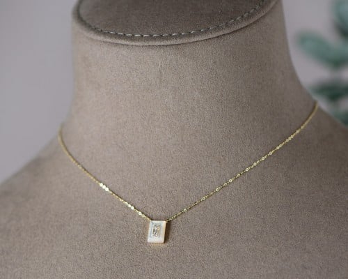 عقد ذهب عيار 18