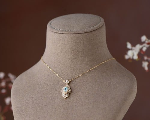 عقد ذهب عيار 18