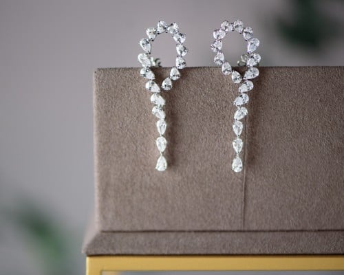 حلق ذهب أبيض عيار 18 ملكي