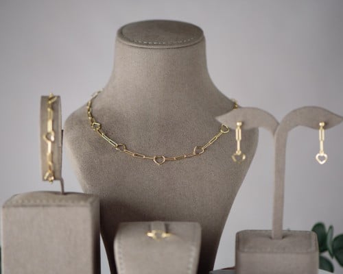 طقم ذهب عيار 18