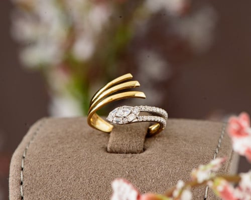 خاتم ذهب عيار 18 تصميم ألماس