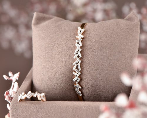 طقم سوارة مع خاتم ذهب عيار 18 بتصميم الألماس
