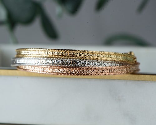 3 أساور من الذهب عيار 18