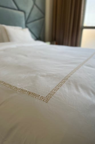 مفرش فندقي نفر ونص فاخر قطن طبيعي 100% تطريز ذهبي