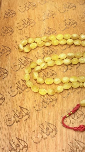 سبحه كهرمان طبيعي 54.5 غرام عدد الخرز ٦٥ خرزه مقاس...