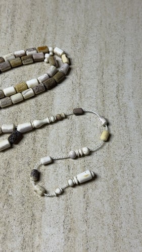 سبحة قرن غزال الايل الاوربي الوزن ٤٦ غرام المقاس ٧...