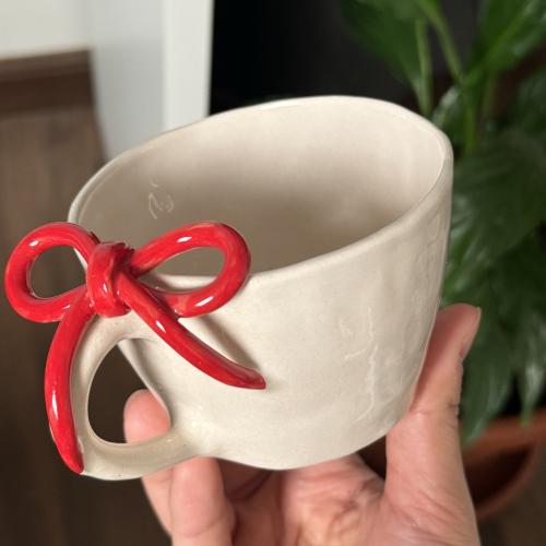 كوب فيونكة احمر