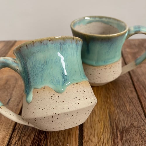 كوب + طبق خزف حجري منقط بطلاء مموج 300 مل