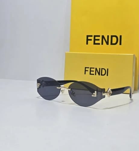 نظارة شمسية أنيقة من فندي (Fendi)