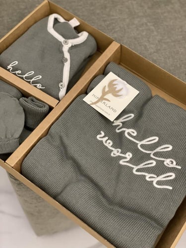 طقم أنيق شتوي مناسب للجنسين