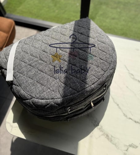 سرير رمادي مناسب للجنسين