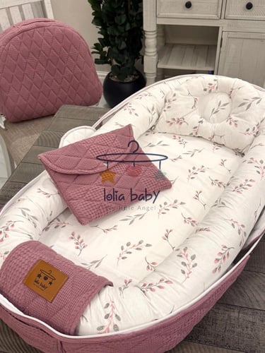 سرير متنقل برغندي للبنات