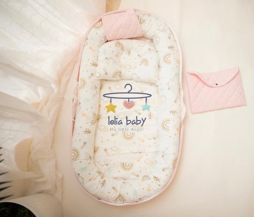 سرير متنقل وردي