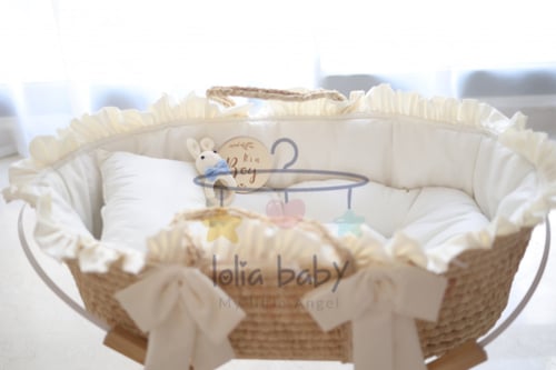 سلة موسى مع مفرش مميز و قاعدة