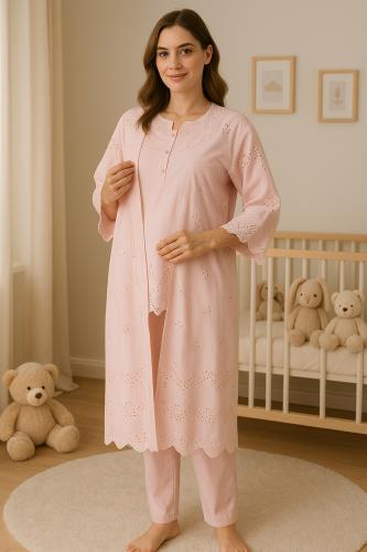 طقم بجاما وردي ناعم مع روب استقبال أنثوي وأنيق