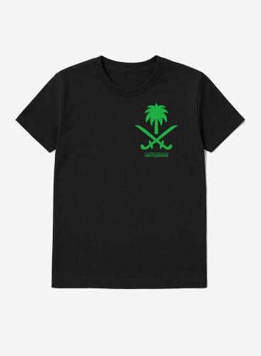 تيشيرت بتصميم للهوية السعودية لاحتفال اليوم الوطني ويوم التأسيس أو للفخر بالانتماء للوطن في كل الأوقات للرجال والنساء