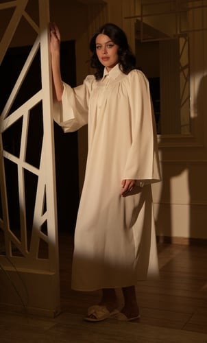 فستان كلاسيكي أبيض حليبي مميز انيق