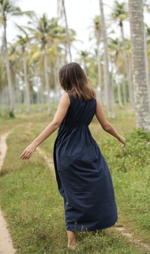 فستان قطن مبطن مطرز مع الصدر كحلي