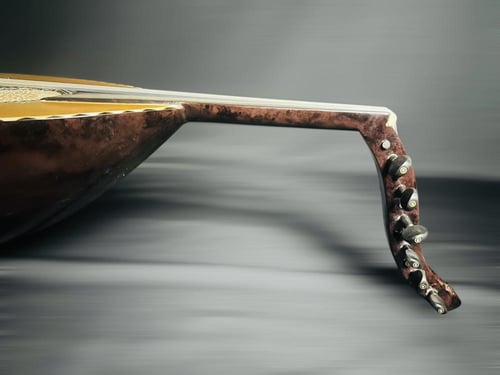 عود موسيقي شرقي فاخر برسمة أم كلثوم