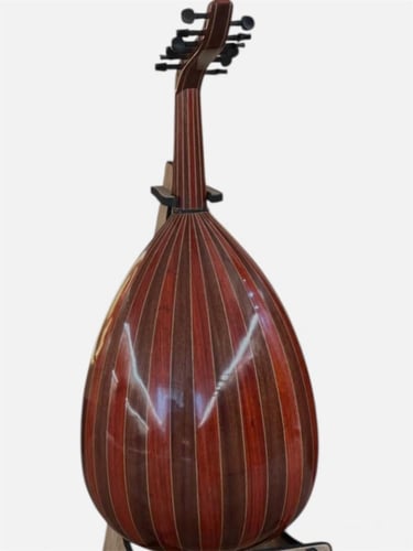 عود مصري فاخر بصوت دافئ وحرفية الصانع عبد العال