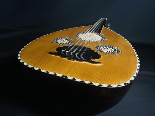 عود موسيقي شرقي فاخر برسمة أم كلثوم