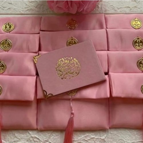 درزن 12 قطعة مصاحف مع شنطة قماش