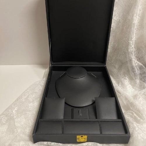 علبة طقم وسط