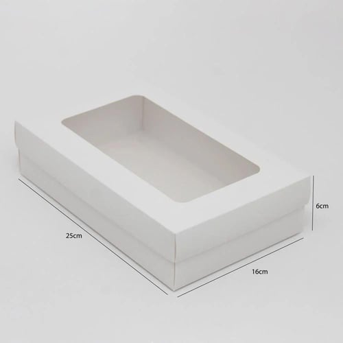 علب ورقية بغطاء شفاف