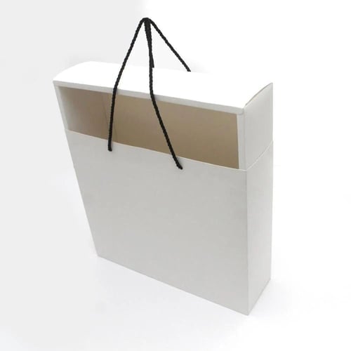 علب هدايا وعبايات بمقاسات