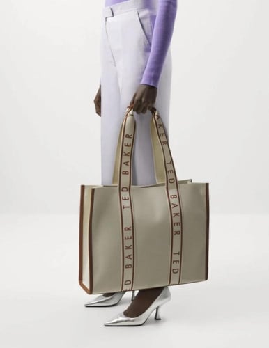 توتي باق تيد بيكر