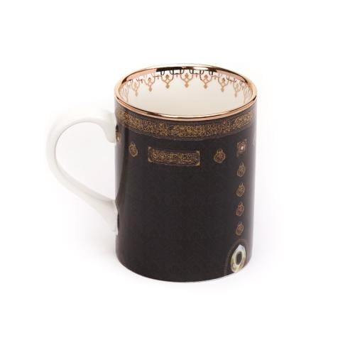 كوب قهوة بتصميم كسوة الكعبة