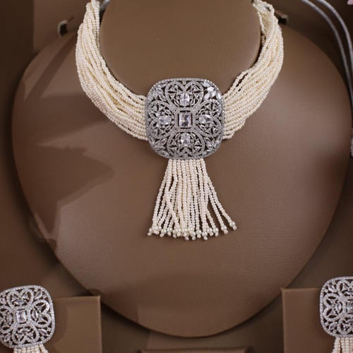 مخنق لولو مميز