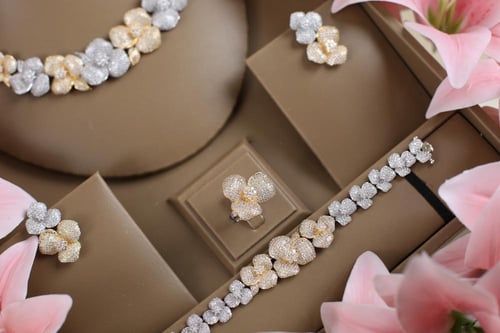 طوق الورد دقة الالماس -مكس